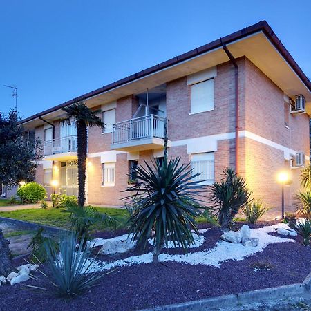 ליגננו סביאדורו Hotel Alex מראה חיצוני תמונה